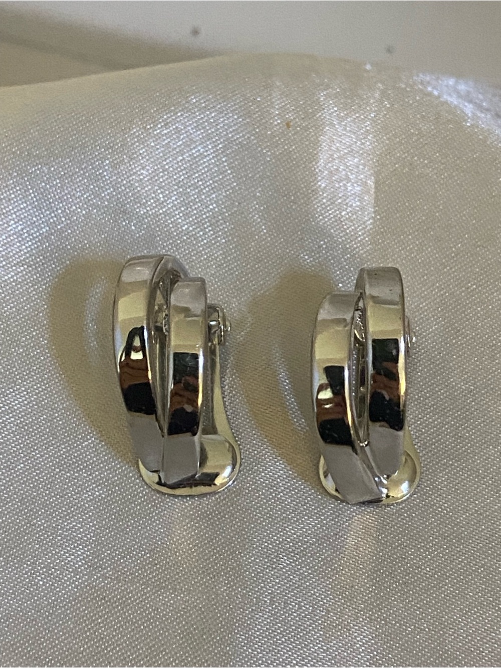 Vintage 80s Silver Tone Overlapping Curved Hoop Clip Earrings